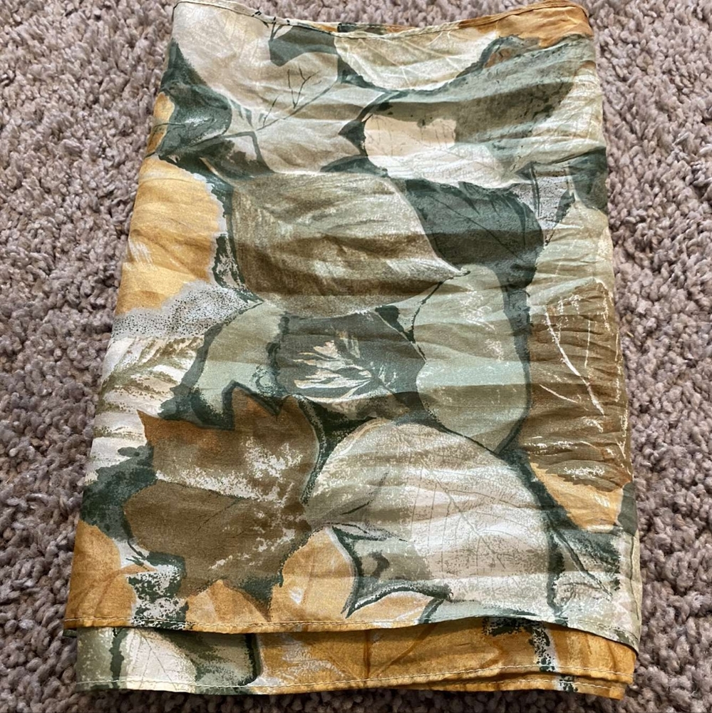 Leaf scarf